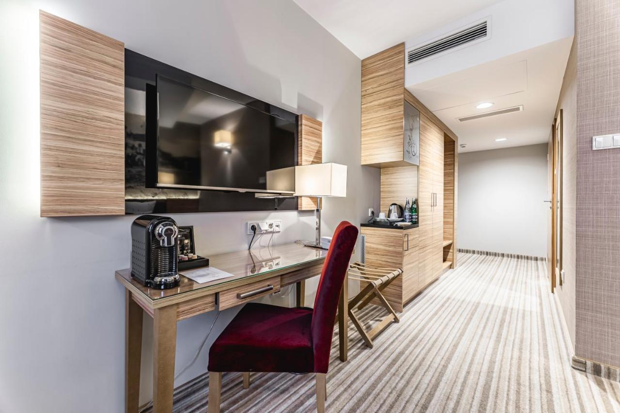 Hotel Wieniawski ลูบลิน ภายนอก รูปภาพ
