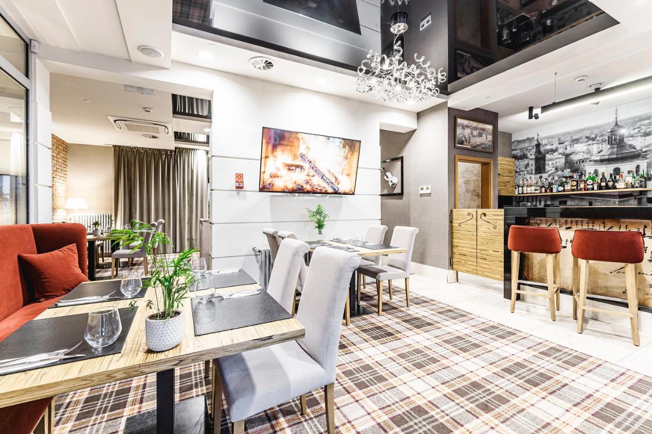 Hotel Wieniawski ลูบลิน ภายนอก รูปภาพ
