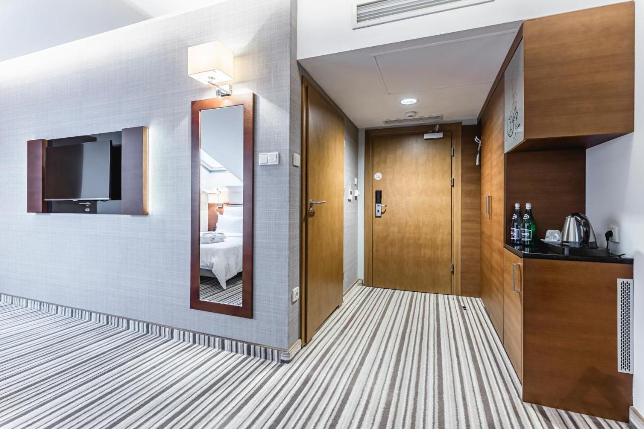 Hotel Wieniawski ลูบลิน ภายนอก รูปภาพ