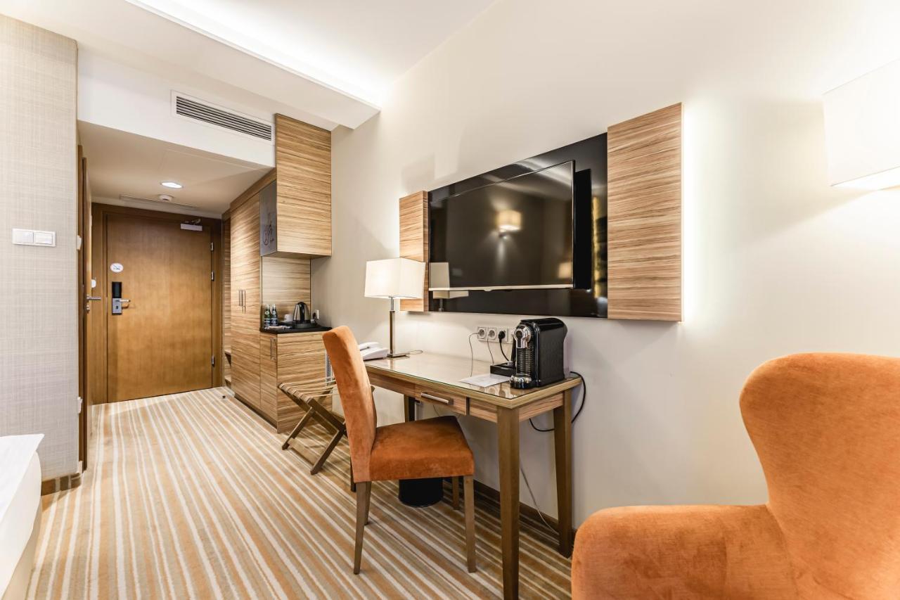 Hotel Wieniawski ลูบลิน ภายนอก รูปภาพ