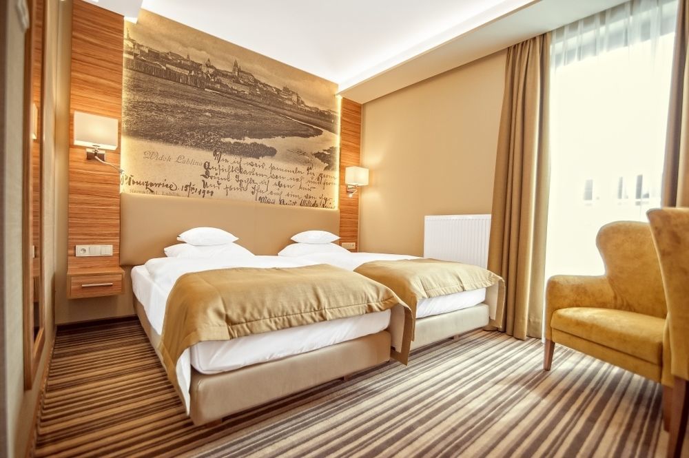 Hotel Wieniawski ลูบลิน ภายนอก รูปภาพ